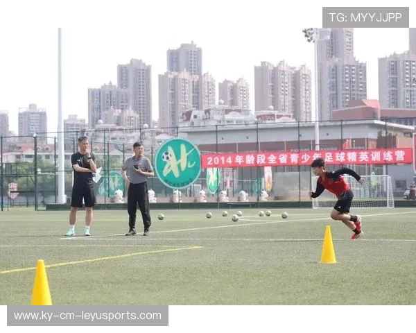 足球学院完善青训守门员的年龄段训练与评估标准，足球守门员基础训练
